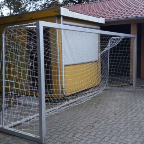 Voetbaldoel JVD140 in de 5 x 2 meter uitvoering mer vaste netbeugels. Een verrassend duurzaam en voordelig verplaatsbaar jeugdvoetbaldoel.